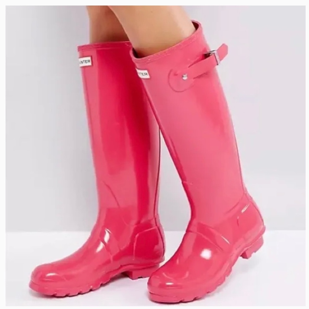 Hunter Tall Glossy Rainboots Pink. Size 6